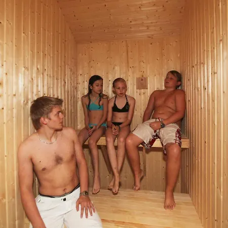 18 Person In * Tisvildeleje